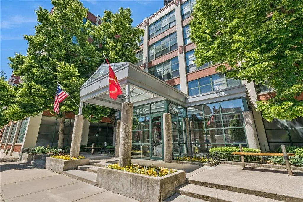 1800 W Roscoe Street 521, Chicago, 60657