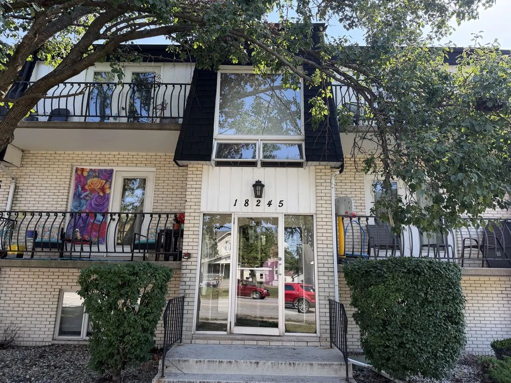 18245 Burnham Avenue 5, Lansing