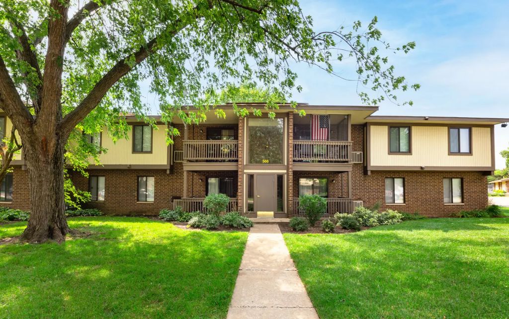 566 Somerset Lane 7, Crystal Lake