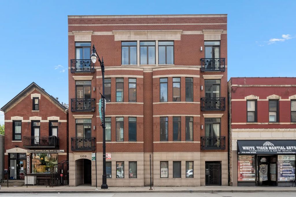 1359 W Fullerton Avenue 3e, Chicago, 60614