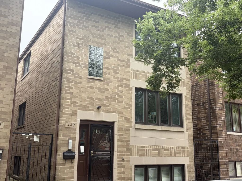 449 W 37th Street 2, Chicago, 60609