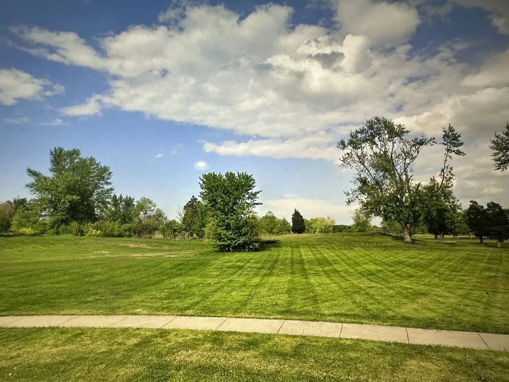 221 Fairway Drive, Beecher
