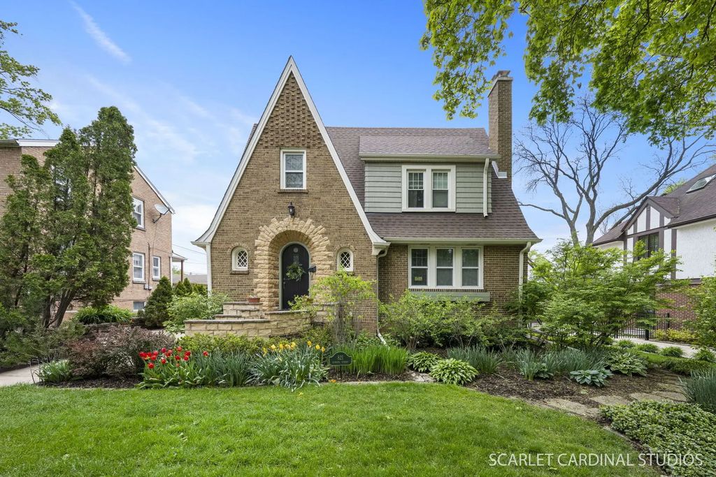 821 Howard Street, Wheaton