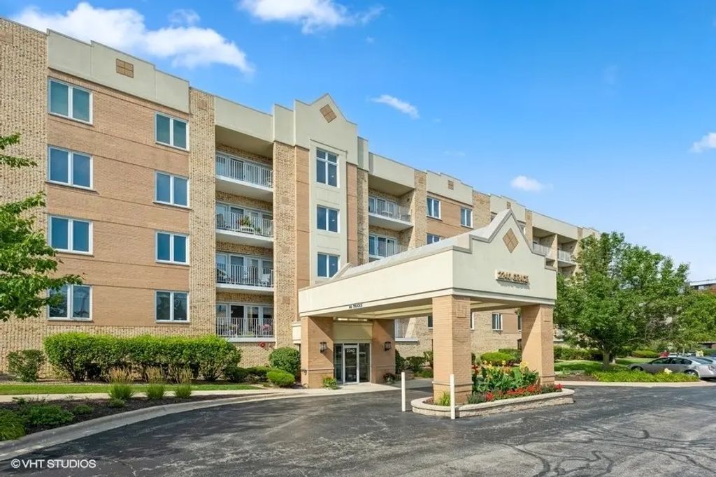 2240 S Grace Street 404, Lombard