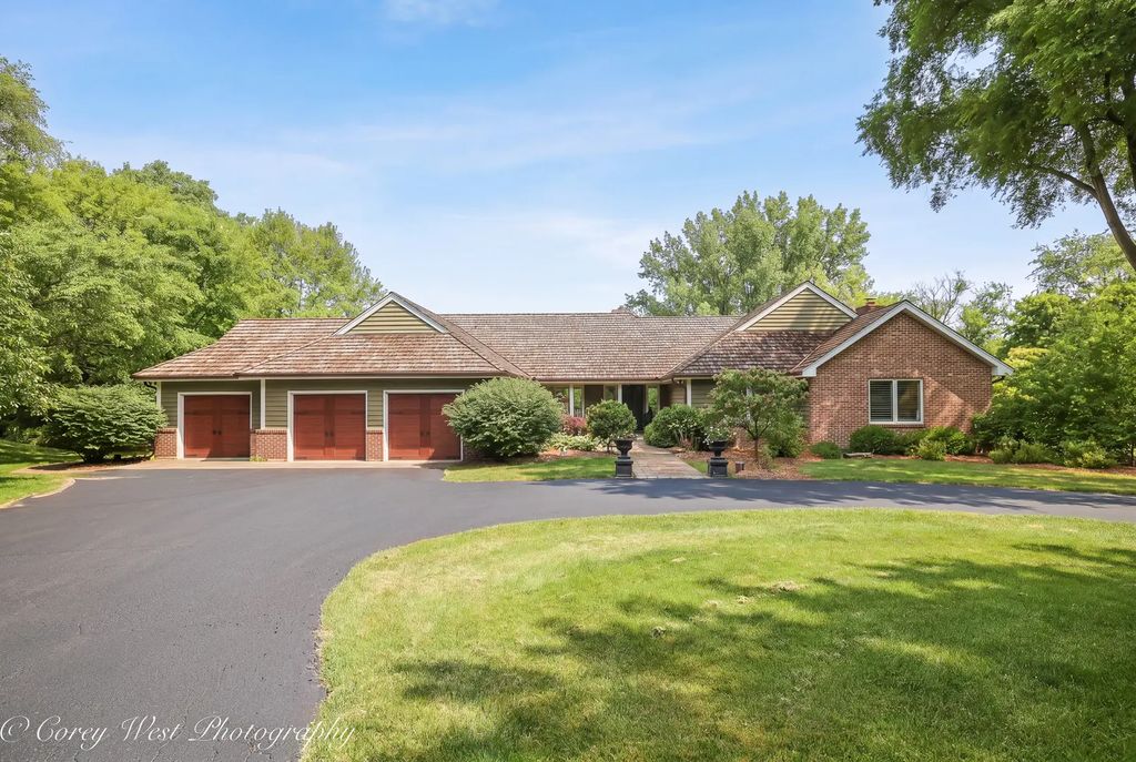 39w944 Deer Run Drive, St. Charles