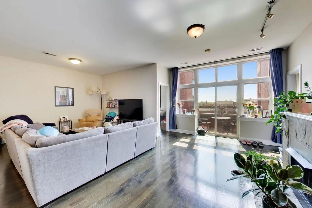2700 W Belmont Avenue 502, Chicago