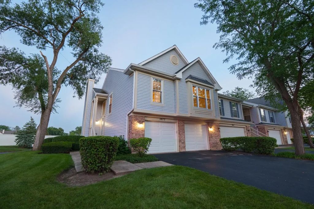 2673 S Embers Lane, Arlington Heights
