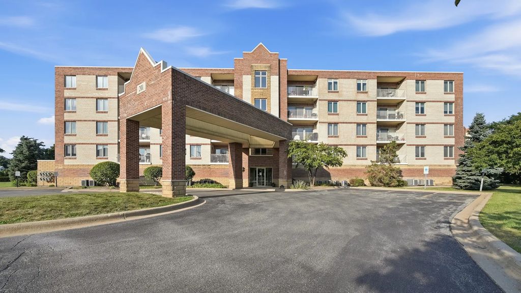 201 W Brush Hill Road 108, Elmhurst