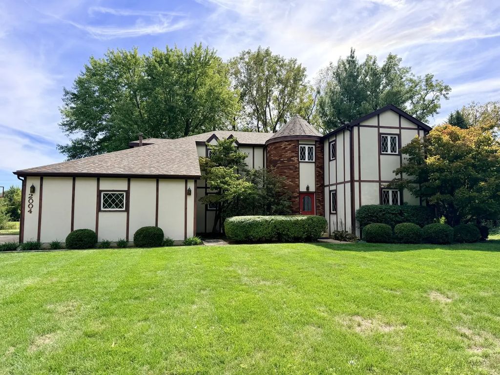 2004 Byrnebruk Drive, Champaign