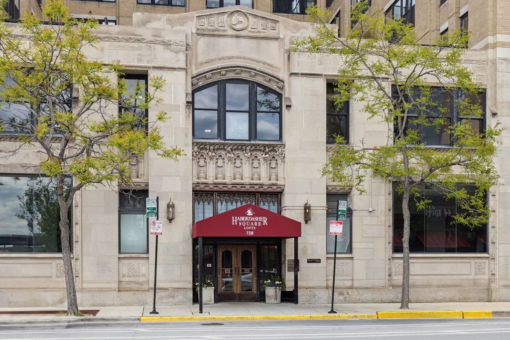 728 W Jackson Boulevard 302, Chicago, 60661