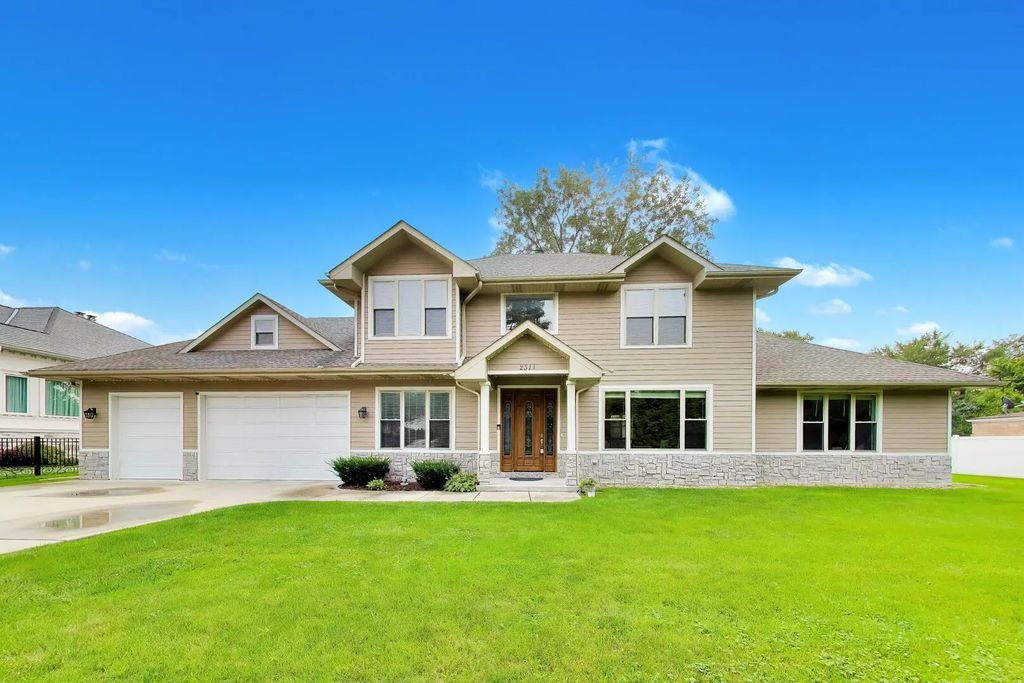 2311 N Arlington Heights Road, Arlington Heights