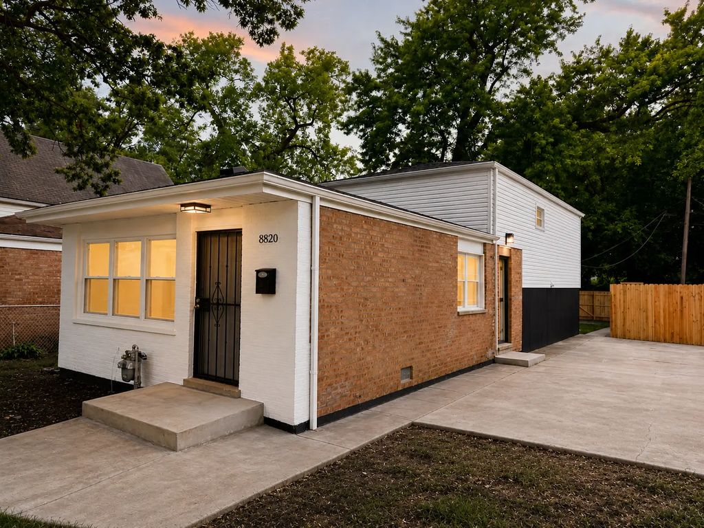 8820 S Princeton Avenue, Chicago, 60620