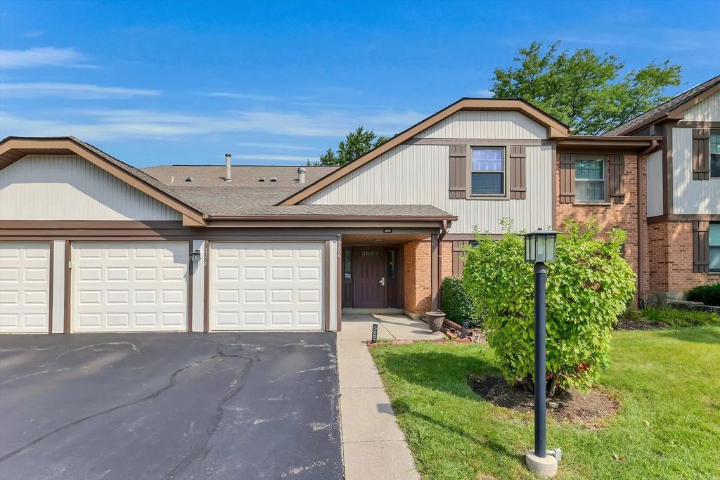1374 Williamsburg Drive B1, Schaumburg, 60193