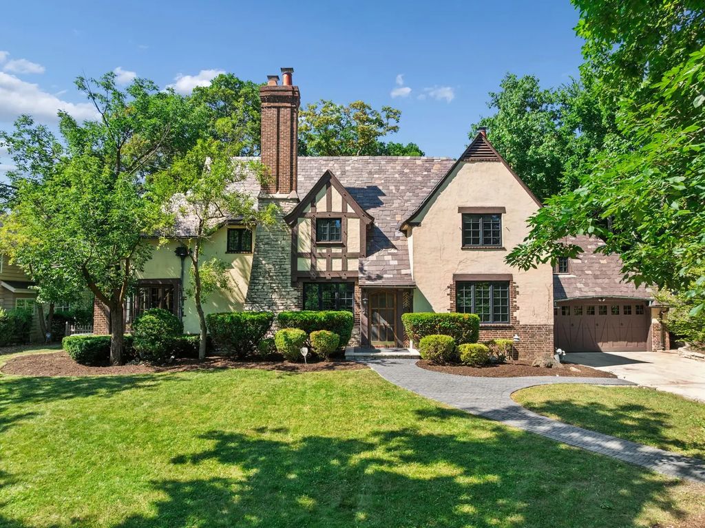 465 Dundee Road, Glencoe, 60022