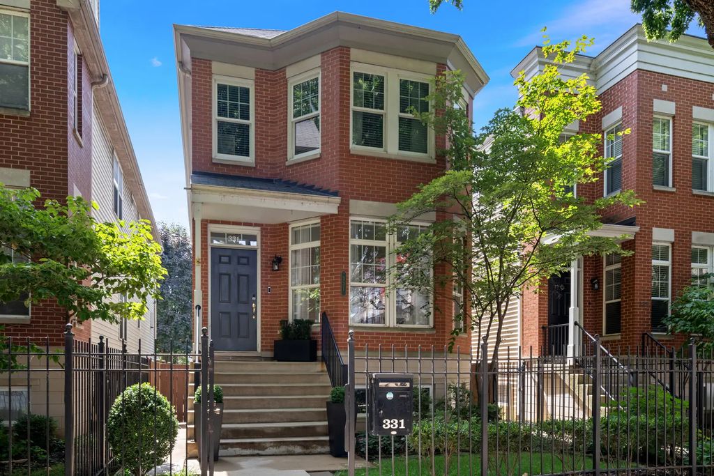 331 W Evergreen Avenue, Chicago, 60610