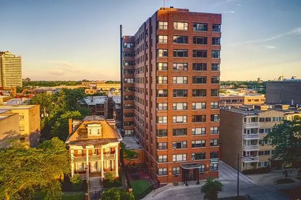 5858 N Sheridan Road 206, Chicago
