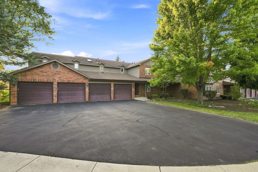 981 West Court A, Naperville