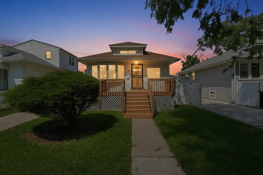 1426 S 18th Avenue, Maywood