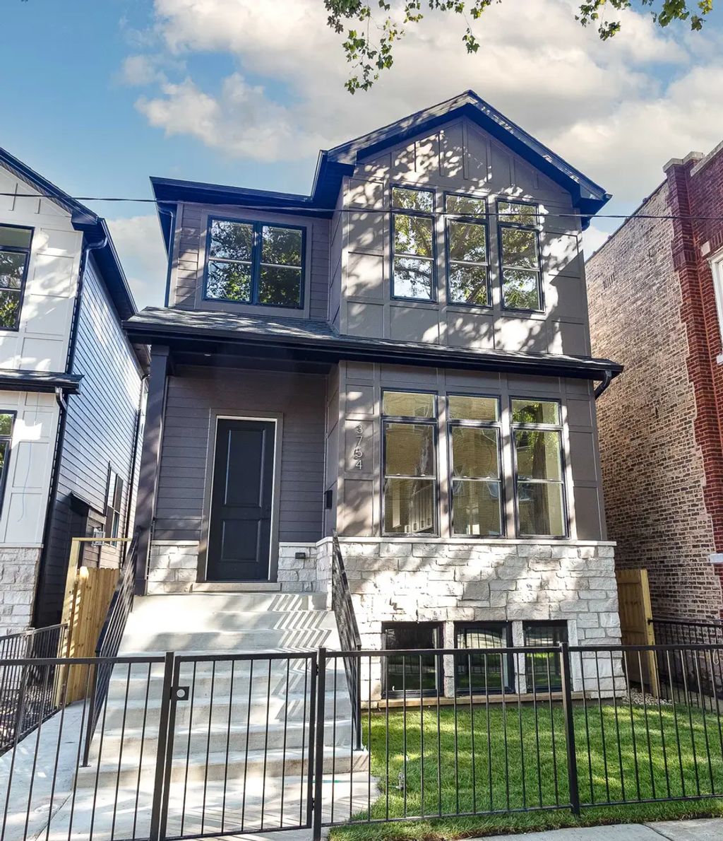 3754 W Sunnyside Avenue, Chicago