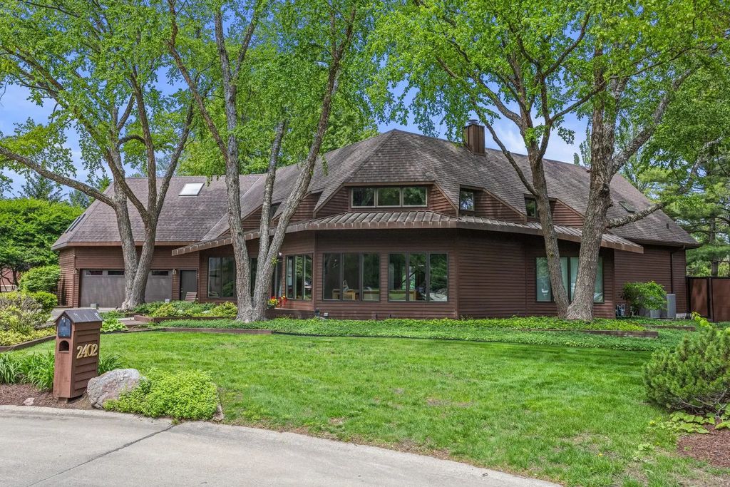 2402 N Nottingham Court, Champaign