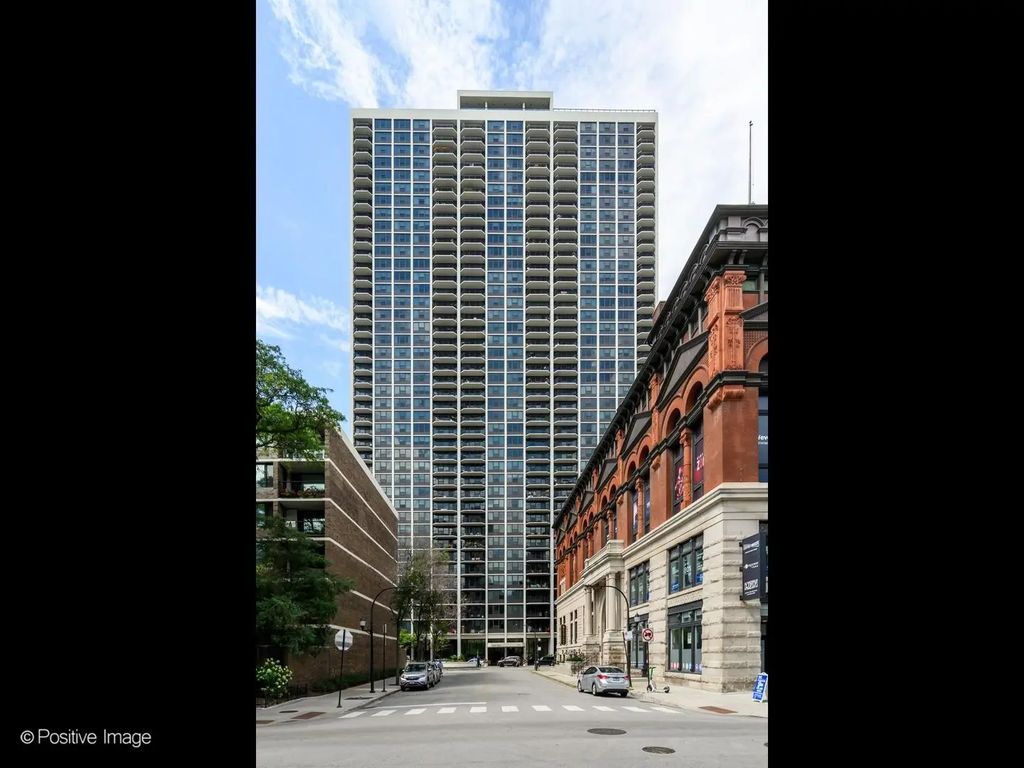 1560 N Sandburg Terrace 415j, Chicago, 60610