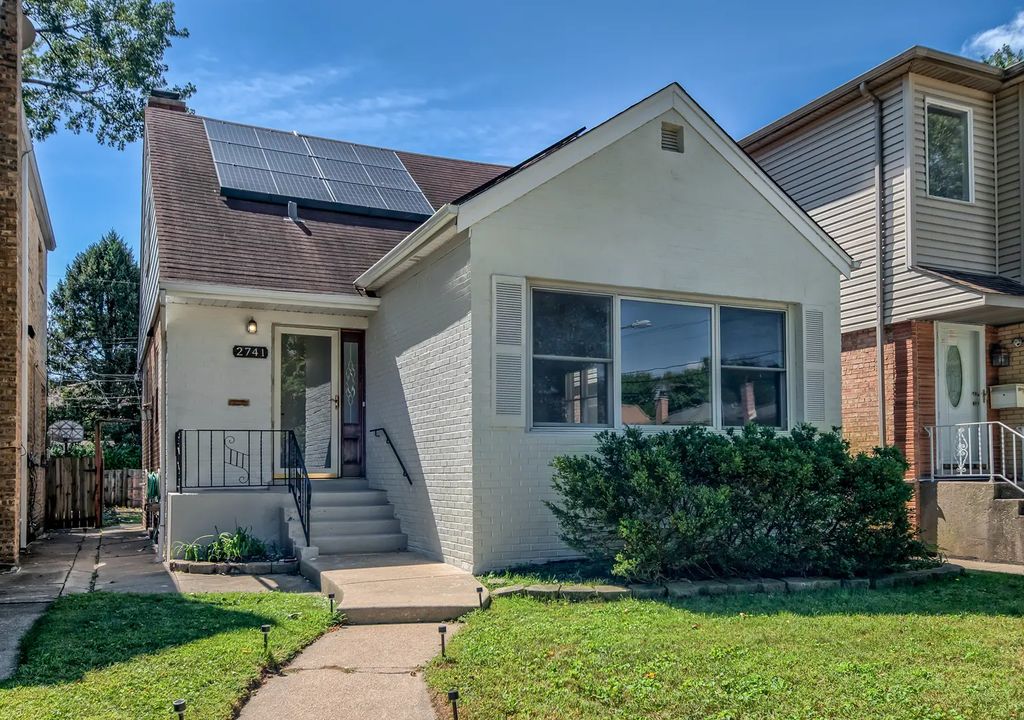 2741 W Chase Avenue, Chicago