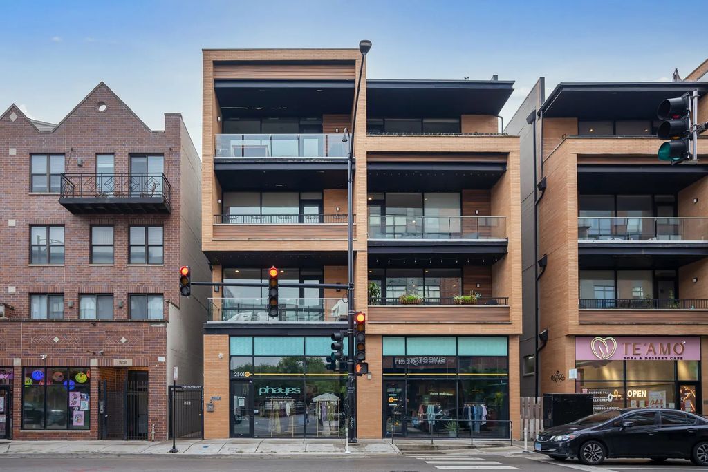 2503 N Milwaukee Avenue 3n, Chicago, 60647