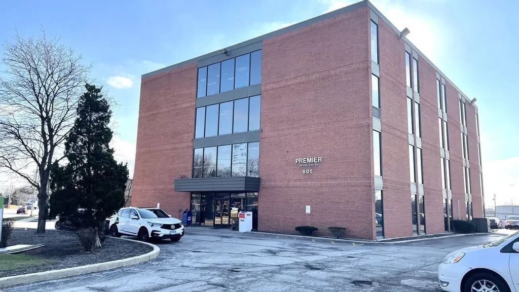 605 E Algonquin Road, Arlington Heights