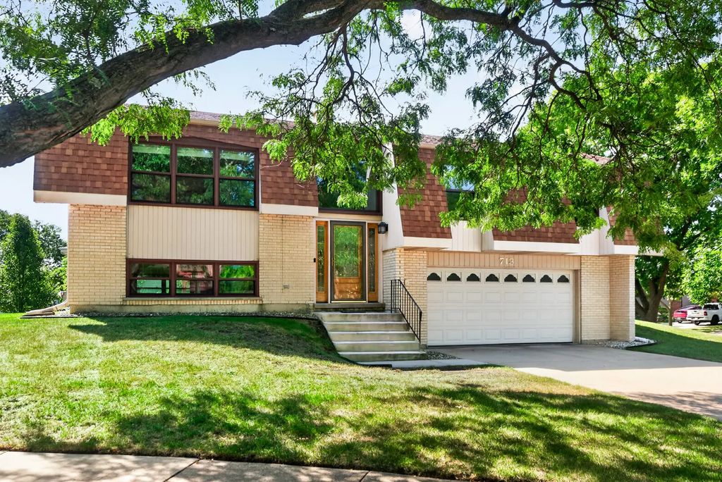713 N Elm Circle, Itasca