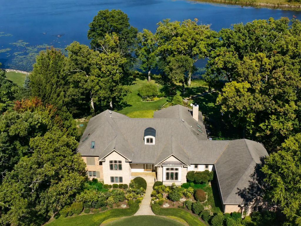24092 W Old Oak Drive, Mundelein