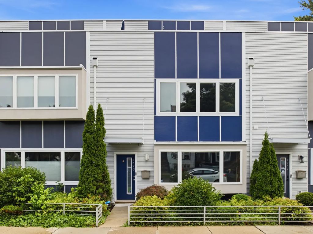 3573 W Wabansia Avenue, Chicago, 60647
