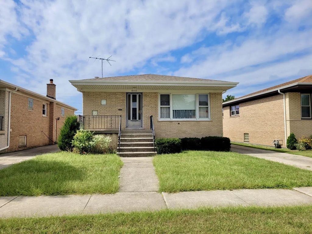 648 Escanaba Avenue, Calumet City