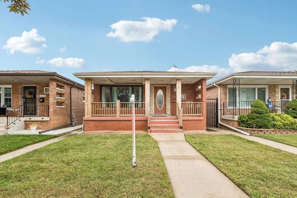 10513 S Avenue E, Chicago