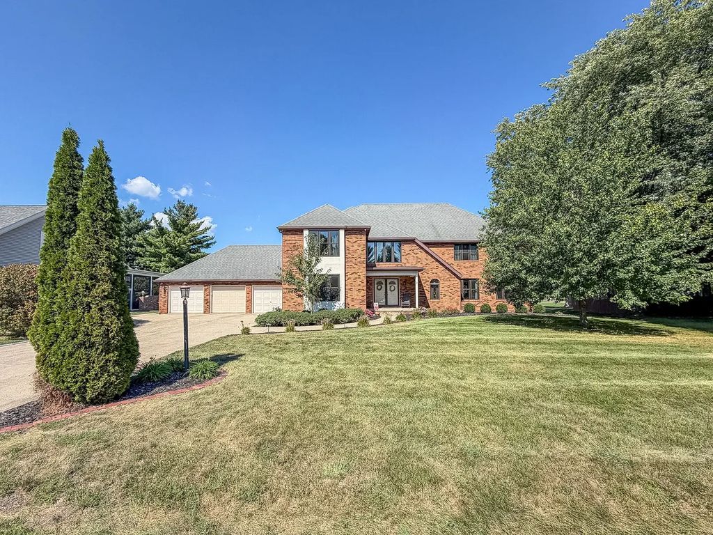 7 Pinehurst Drive, Mattoon