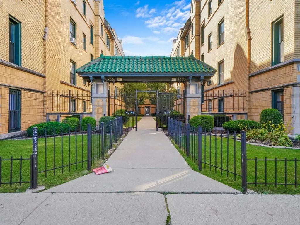 2332 N Spaulding Avenue 1a, Chicago