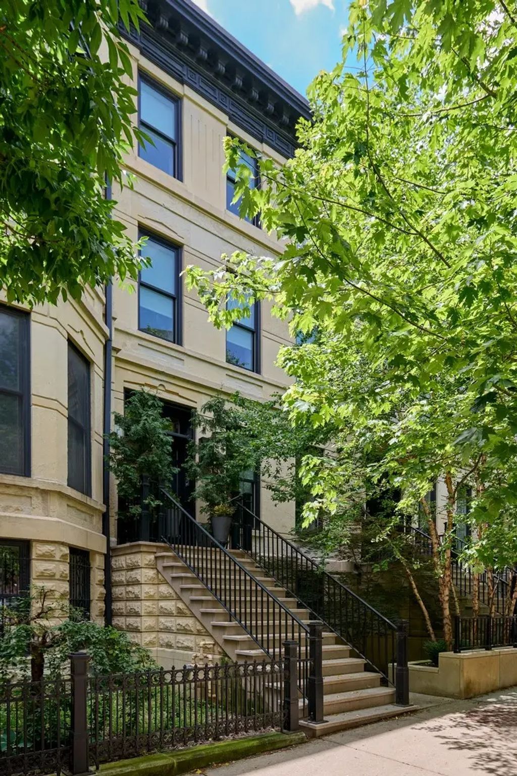 353 W Belden Avenue, Chicago, 60614