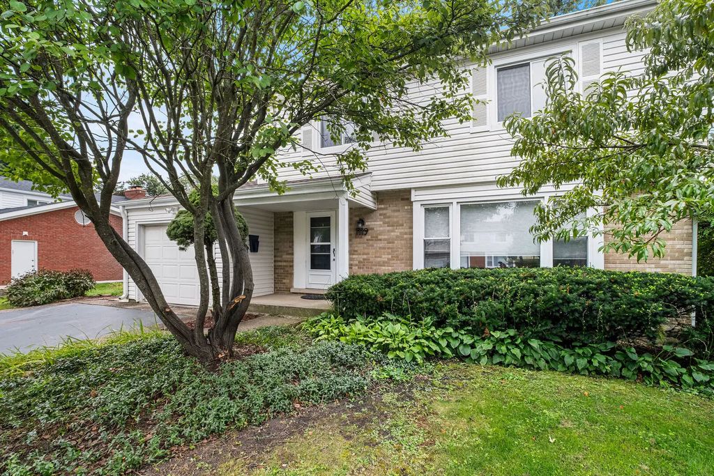 1119 Country Lane, Deerfield