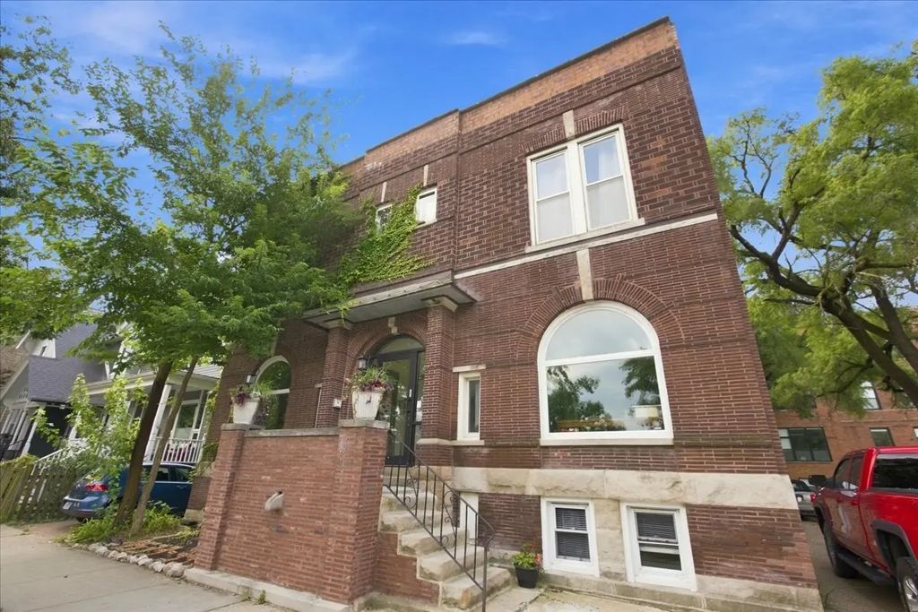 1535 W Leland Avenue Gw, Chicago, 60640