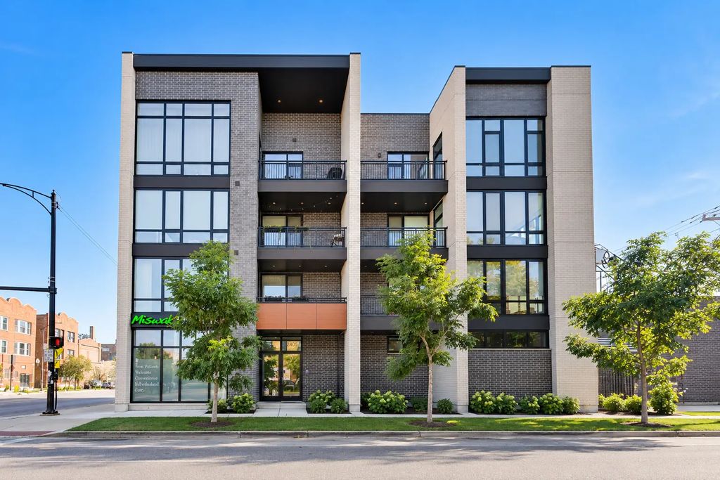 2405 W Iowa Street 402, Chicago