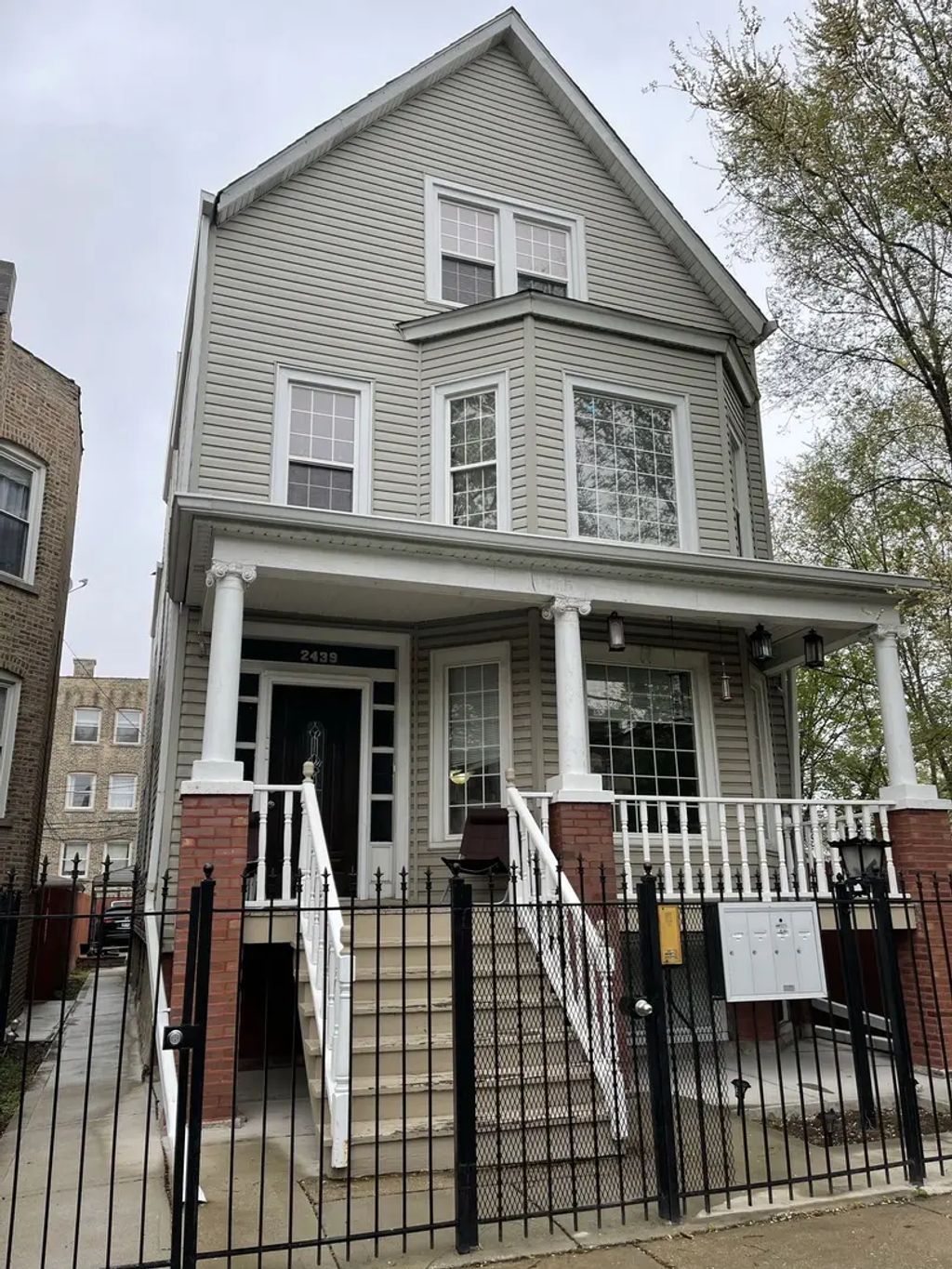 2439 N Avers Avenue 3, Chicago