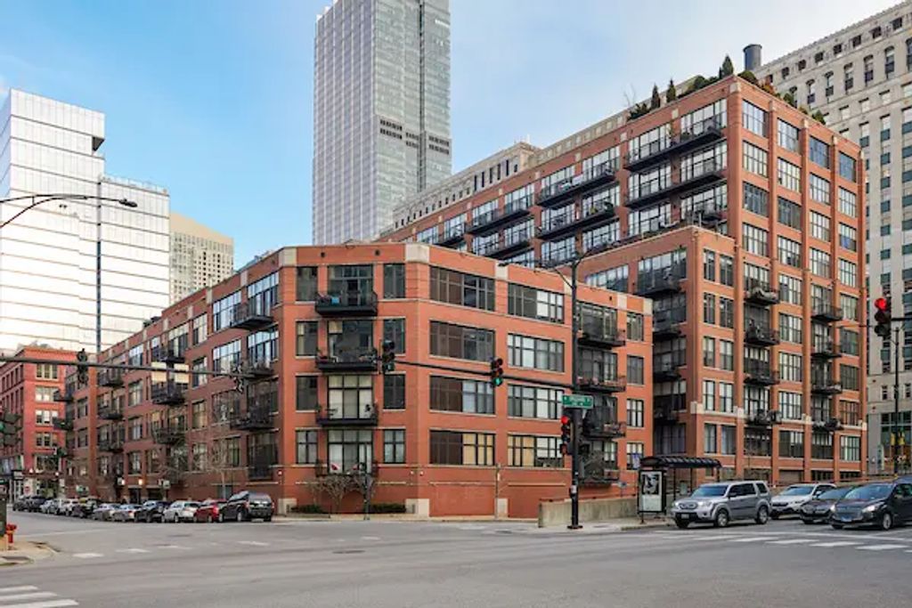 333 W Hubbard Street 610-611, Chicago, 60654