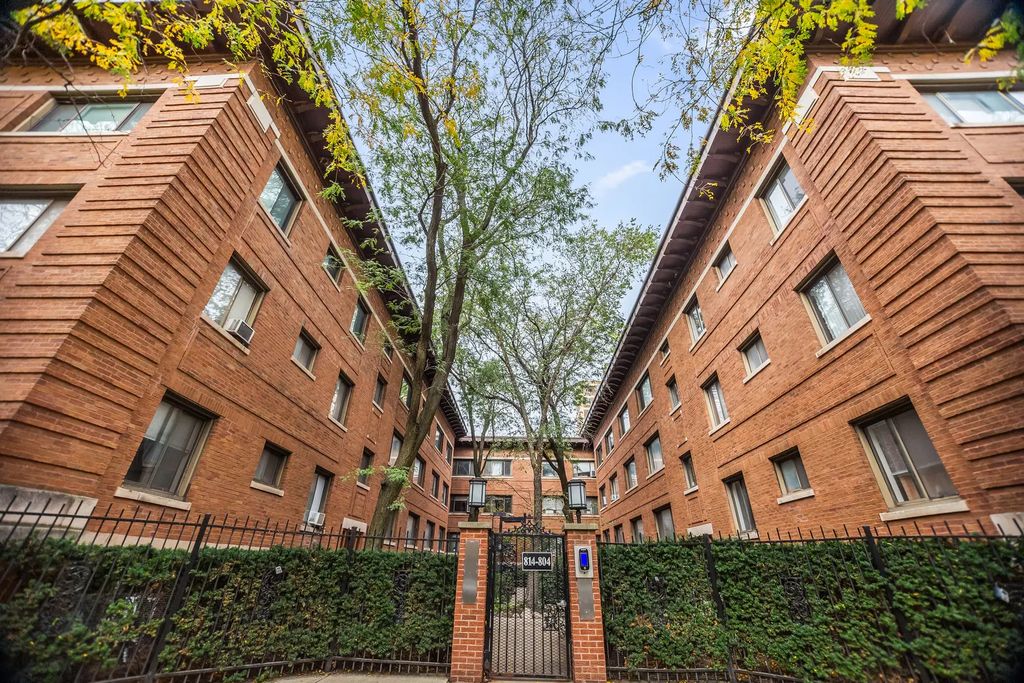 810 W Lakeside Place 107, Chicago, 60640