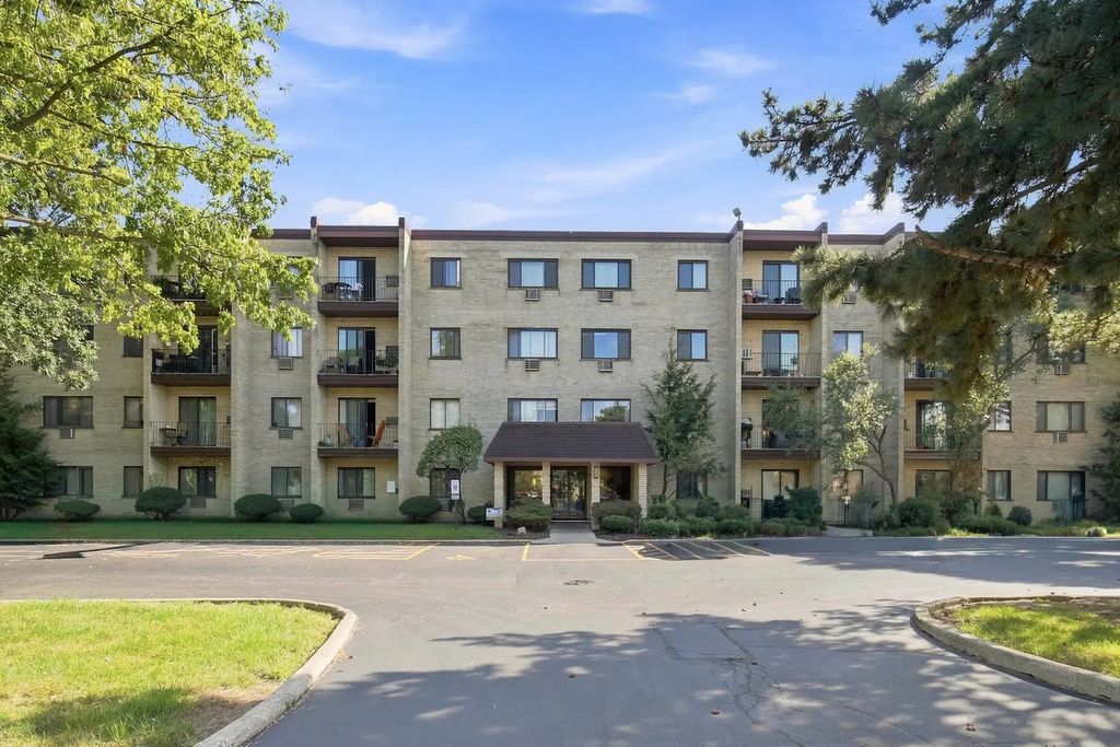 7231 Wolf Road 208, Indian Head Park, 60525