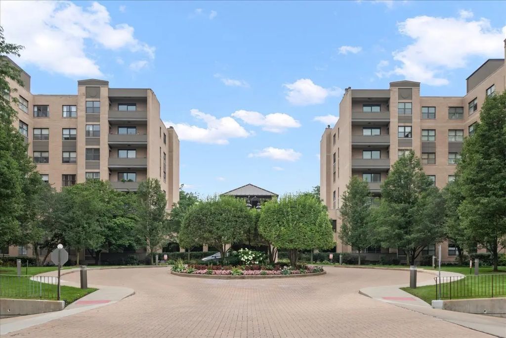 4545 W Touhy Avenue W 217w, Lincolnwood, 60712