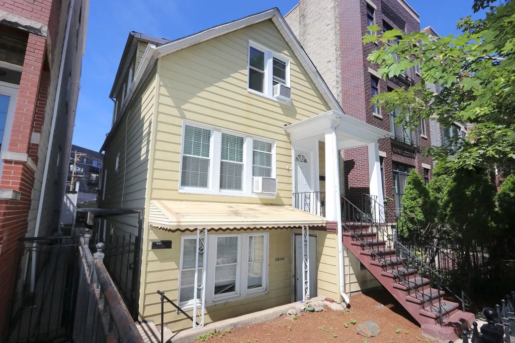 2844 N Damen Avenue, Chicago, 60618