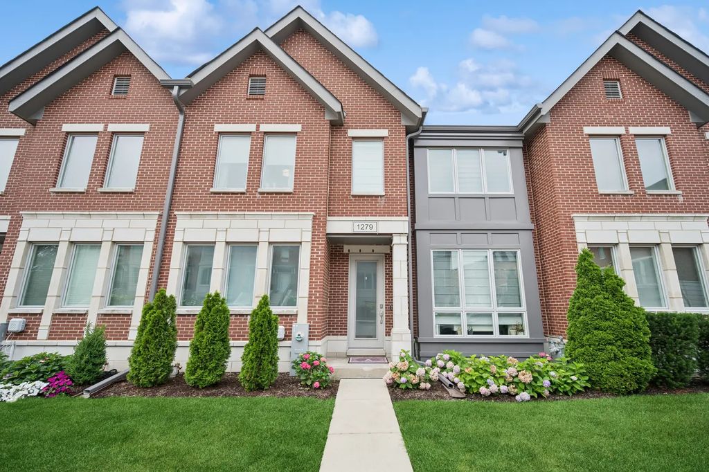 1279 Gateway Court, Northbrook