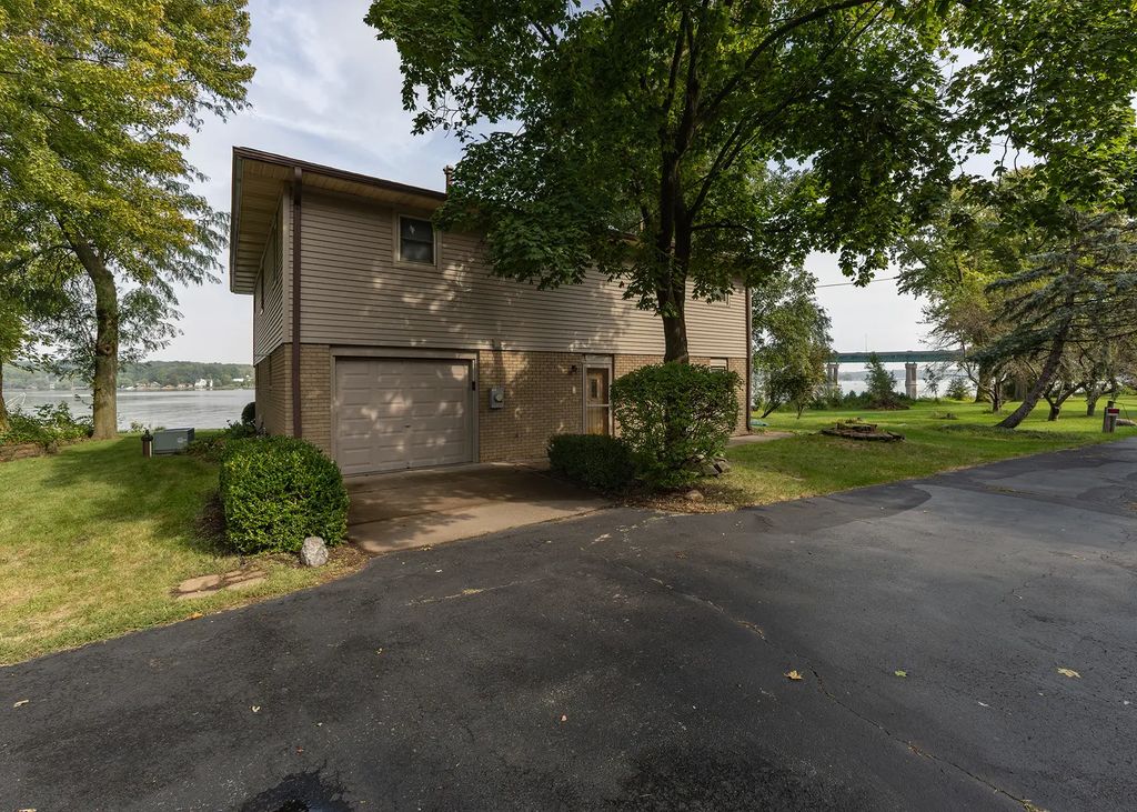 18223 Route 84 N, East Moline