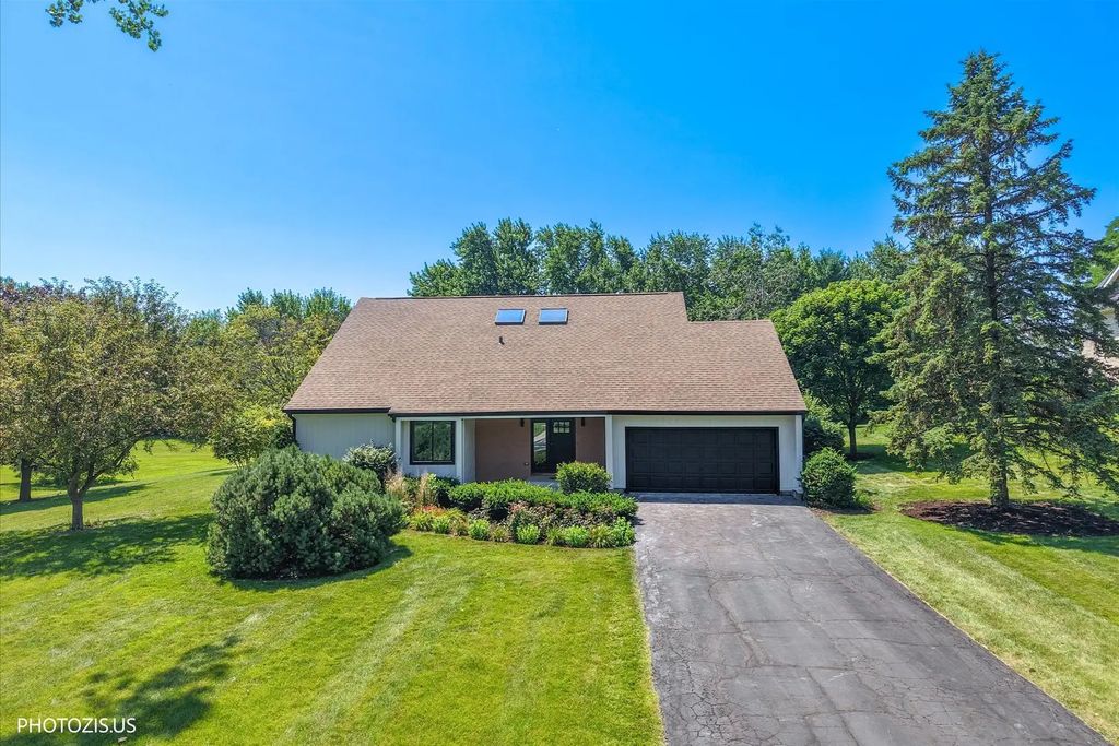 13 Chipping Campden Drive, South Barrington