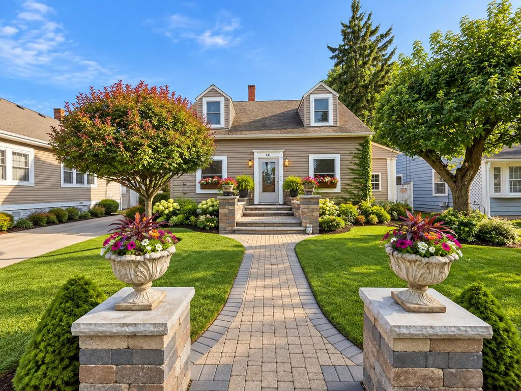 531 Forest Avenue, Aurora