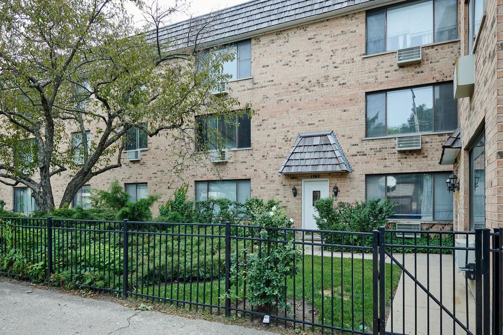 1762 W Highland Avenue 204, Chicago